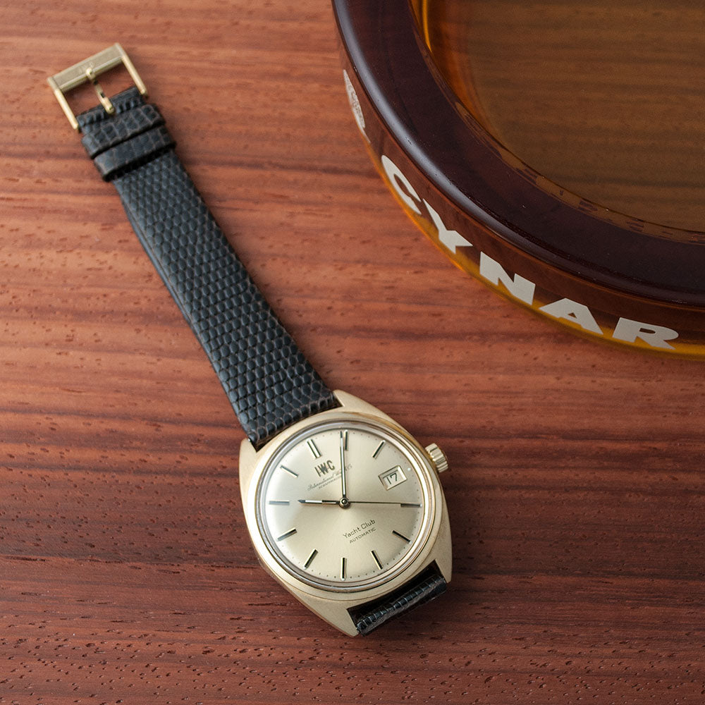 IWC, Yacht Club, Automatic, Ref. 811A, Gold 18 Karat, 1973, braunes Eidechs-Lederband mit vergoldeter IWC-Dornschliesse