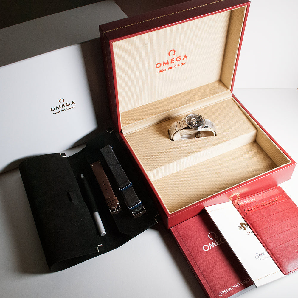 Omega Speedmaster '57 (1957 Trilogy), Ref. 311.10.39.30.01.001, Full-Set, lim. Edition, 3557 Exemplare, Box, Papiere, neu und ungetragen