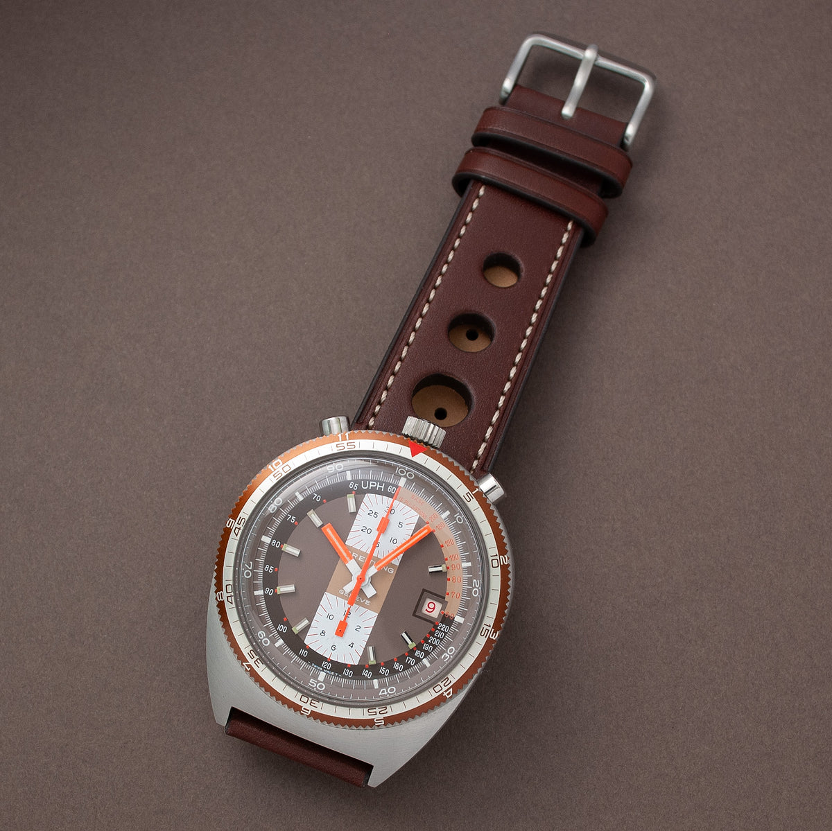Breitling «Bullhead» Pupitre, Referenz 7101, 1971, Edelstahl, Handaufzug-Chronograph