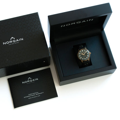 Norqain, Freedom 60, Referenz NNZ2001ZA, Bronze, Box und Papiere, 2022
