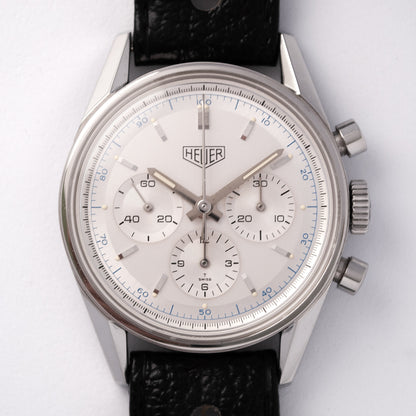 TAG Heuer Carrera 1964 Re-Edition, Referenz CS3110, Edelstahl, Lemania 1873, Racing-Lederband mit Heuer-Dornschliesse
