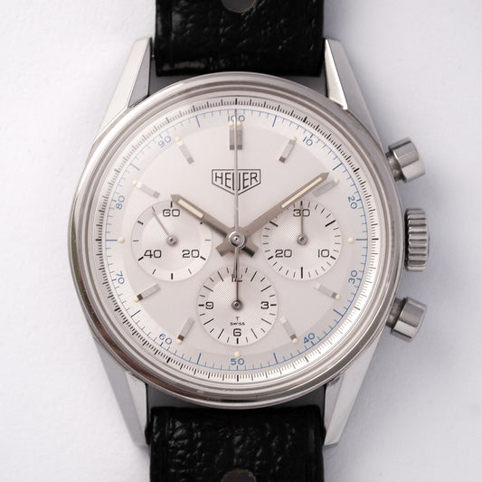 TAG Heuer Carrera 1964 Re-Edition, Referenz CS3110, Edelstahl, Lemania 1873, Racing-Lederband mit Heuer-Dornschliesse