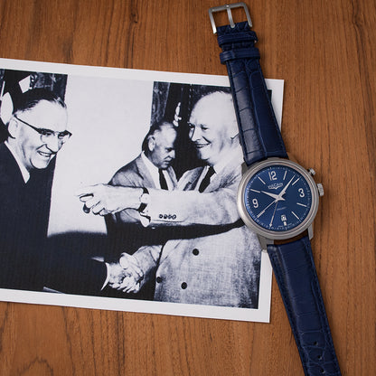Vulcain Cricket 50s Presidents, blaues Zifferblatt, 42 mm Edelstahl, Handaufzug, Weckerfunktion, Datum
